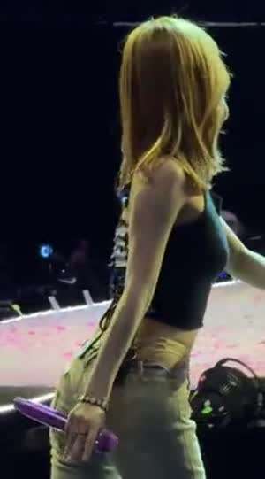 시원한 검정 민소매 복부 배꼽 청바지핏 트와이스 모모