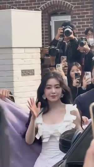 어제자 손 흔들어주는 레드벨벳 아이린.MP4