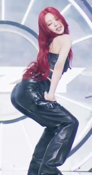 가죽 바지 엉덩이 올리면서 들이대는 유나 몸매 곡선.mp4