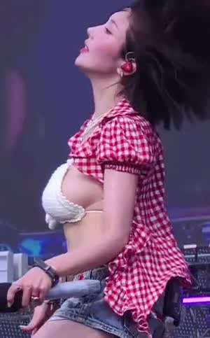 비오는날 보는 물의여신 권은비.mp4