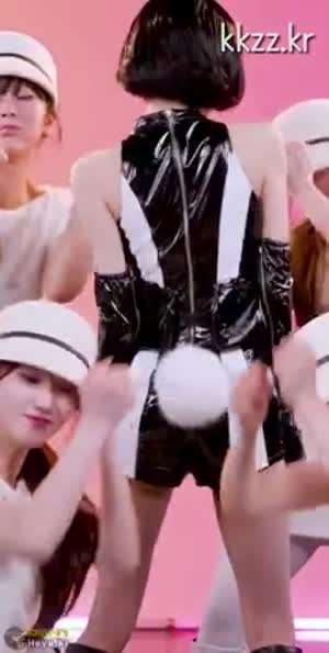 애나멜 뒤태 최예나