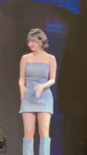 부끄러워하지만 춤추는 오프숄더 청 슬림 원피스 비비지 은하