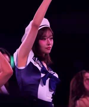 무대를 느끼는 에이브 레이