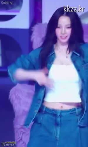 크롭티의 무빙 에스파 카리나