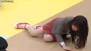 [키키] 교복 입고 엎드린 키야..gif