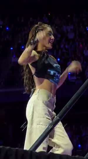 무대 위 탄력이 느껴지는 트와이스 지효