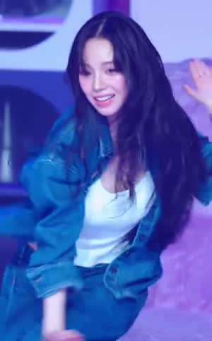 에스파 카리나 역동적인 가슴 드리블.mp4