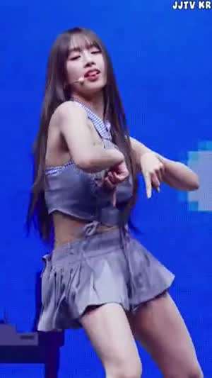 키스오브라이프 나띠 돌려주는 골반 주름 치마 검정 속바지.mp4