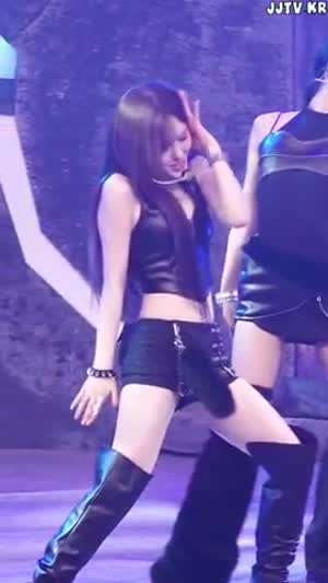 앞지퍼 가죽 민소매 묵직 가슴골 케플러 김채현