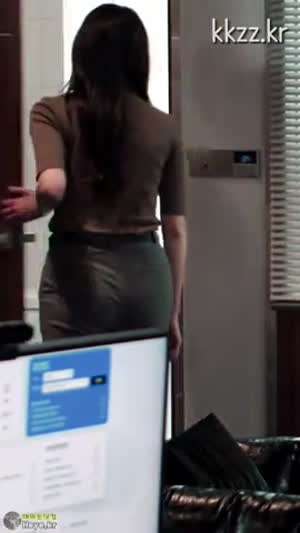 핏 좋은 오피스룩 이솜