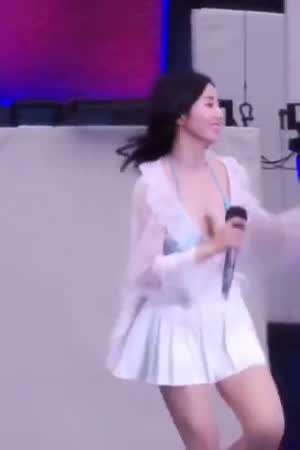 덜 알려진 권은비 하늘색 끈비키니 레전드 - 23년 도쿄 워터밤.mp4