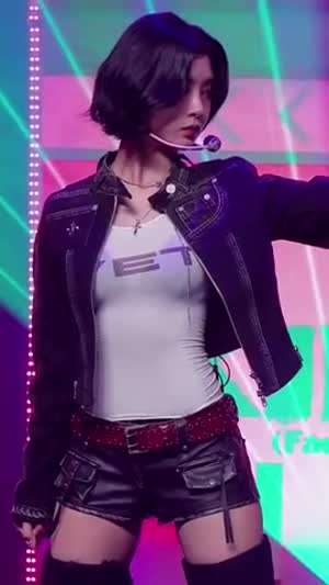 케플러 다연 청자켓 속 검정 브라 비치는 흰 나시 찰랑이는 무빙.mp4