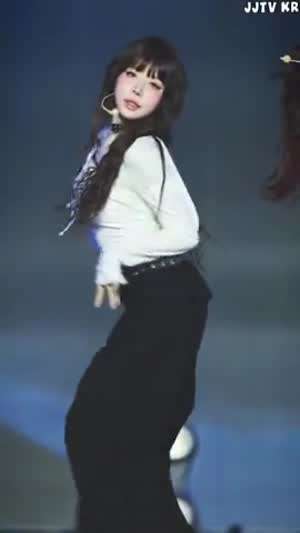 봉긋 가슴 밀착 흰 크롭 후드 배꼽 노출 트리플에스 정혜린.mp4