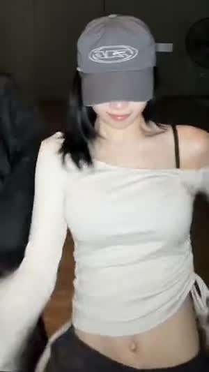 긴팔티 츄리닝 입고 챌린지하는 르세라핌 김채원 탄탄한 복부