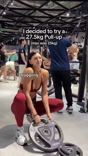 중량 풀업하는 헬짱 누나.mp4