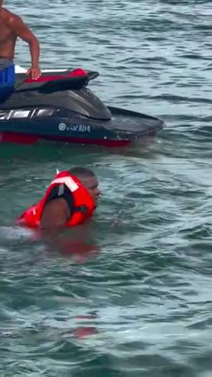 개 멋있게 폼 잡을려다