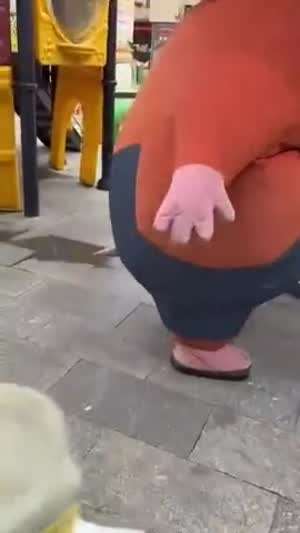 냄새를 온몸으로 표현하는 법.gif