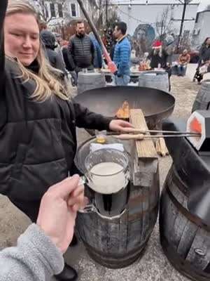 600도로 달군 쇠막대를 넣어 마시는 독일식 맥주.