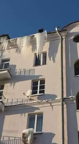 겨울에 필요 없는거 대신 치워주는 아저씨.mp4