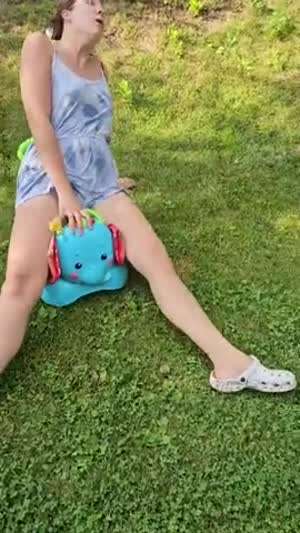 딸 장난감 사용한 엄마 대참사.mp4