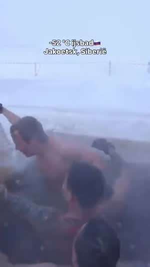 -52 C 에서 시베리아 얼음 물속에 들어가기.mp4