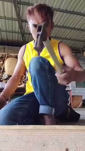 SNS를 뜨겁게 달군 망치질 장인