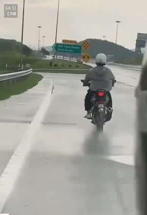 오토바이로 급커브 돌 때 유용한 스킬