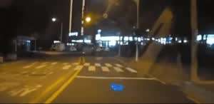 여자랑 킥보드 타다 넘어진 남자가 살아남는 법