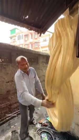 인도에서 만드는 참깨 엿.mp4