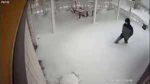 폭설속 음식점을 찾은 손님