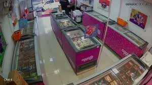 소리] 괴한의 강탈에 소리를 질렀더니 이웃들이 몰려왔다.mp4