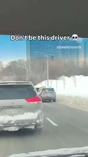 경찰에게 잡힌 자동차