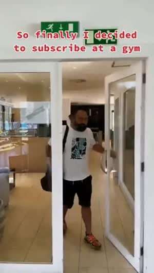 체육관에 등록하러 갔는데....