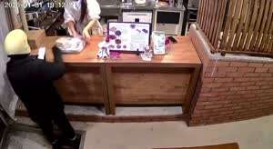 피자가 개판으로 왔다며 클레임이 들어온 이유