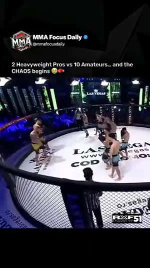 파이터 2명 vs 일반인 10명