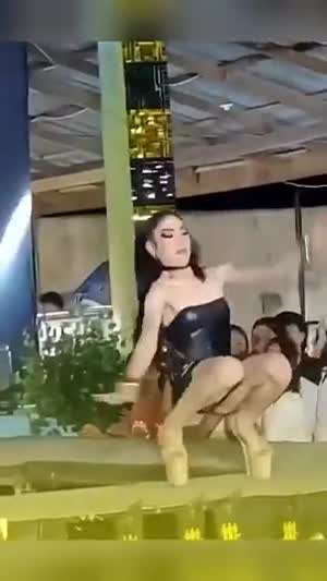 패션쇼 실수 장면들