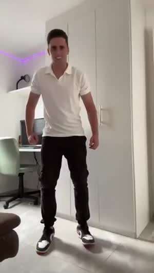 춤보다 표정이 대박인 로봇춤 고인물...