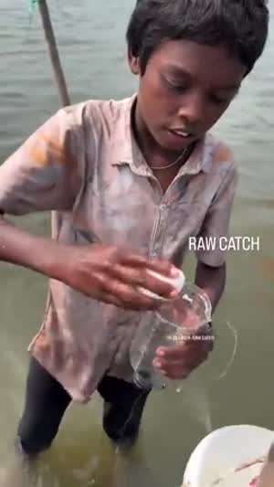 소리] 계란 한알과 약간의 밀가루로 하는 낚시.mp4