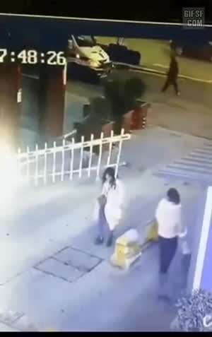 너는 못 지나간다!