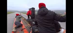 소리] 시속 80km로 달리는 트럭 뒤에서 시속 80km로 역발사 하면?.mp4