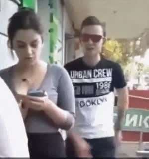 여자 뒤에서 깝치다가