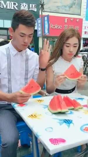 누가 더 빨리....