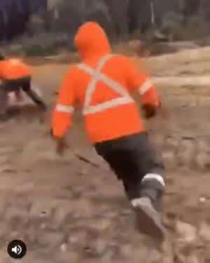 신입사원 출근 첫날 모습.gif