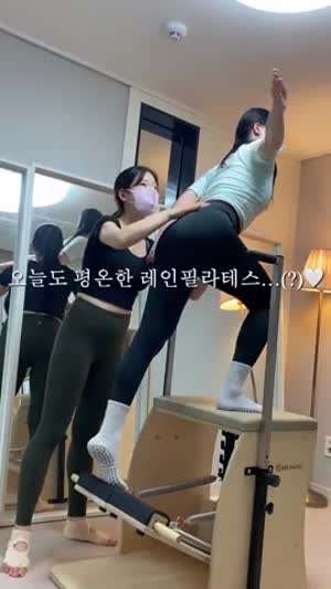 필라테스하는 평범한 영상