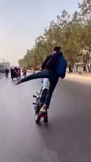 인도의 오토바이 사고.gif