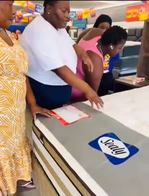 피식 웃음 새는 영상들