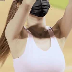 겨드랑이에 털이 안난다는 여자