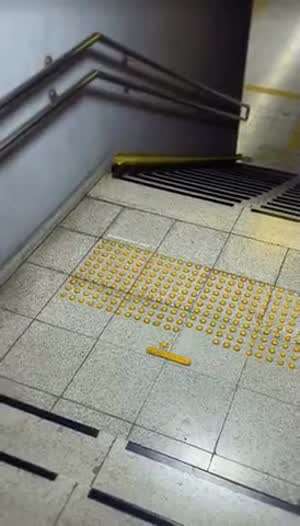 99% 몰랐을 지하철 계단의 비밀.