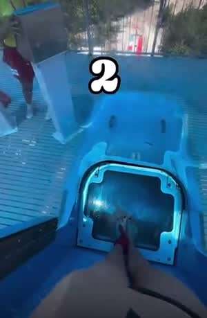 발판이 사라지는 워터슬라이드 1인칭 시점