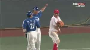 뜻밖의 야구장.gif